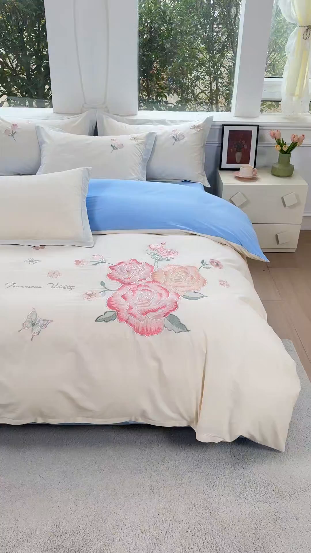 91家纺网 家纺一手货源 找家纺 铭博家纺 2026新款13372新款100%全棉刺绣工艺款四件套-蝶舞玫瑰系列 蝶舞玫瑰-米蓝