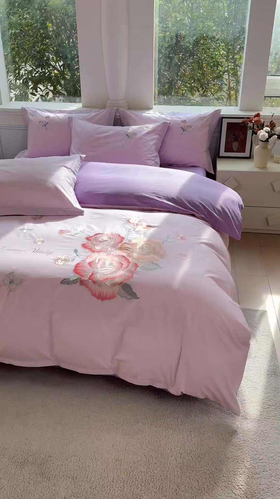 91家纺网 家纺一手货源 找家纺 铭博家纺 2026新款13372新款100%全棉刺绣工艺款四件套-蝶舞玫瑰系列 蝶舞玫瑰-槿紫