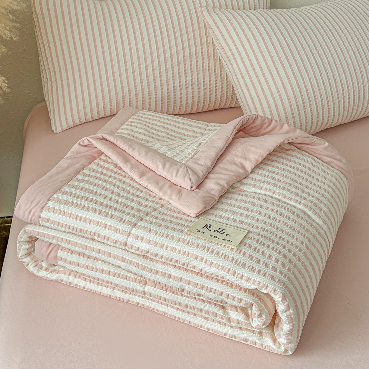 91家纺网 家纺一手货源 找家纺 尊妙被业 2026新款彩条色织棉花被被子被芯 良品色织 彩条粉