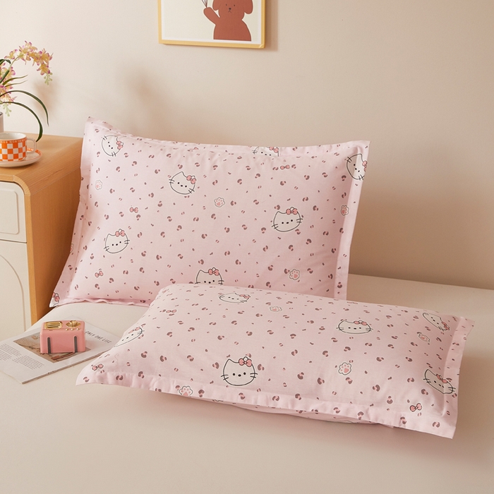 91家纺网 家纺一手货源 找家纺 翎盈家纺 2026新款卡通小清新全棉纯棉枕套成人学生儿童枕头套 凯蒂小姐-粉