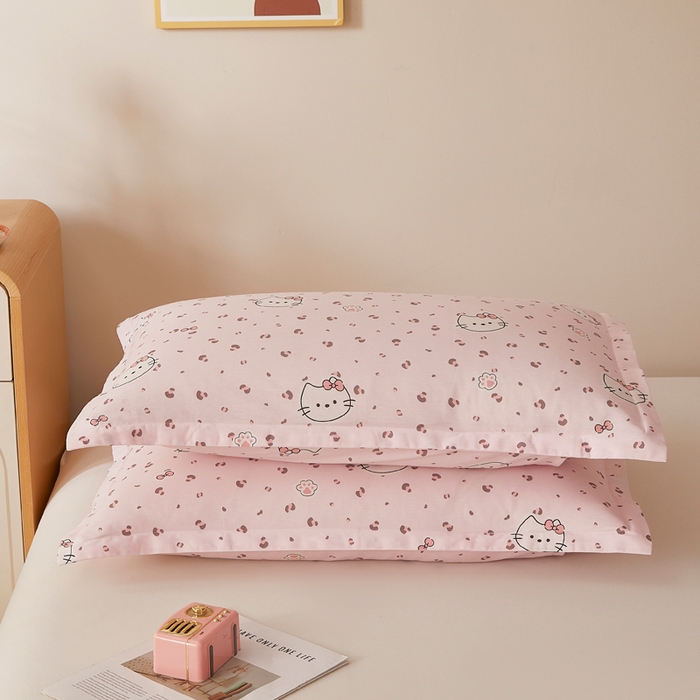 91家纺网 家纺一手货源 找家纺 翎盈家纺 2026新款卡通小清新全棉纯棉枕套成人学生儿童枕头套 凯蒂小姐-粉