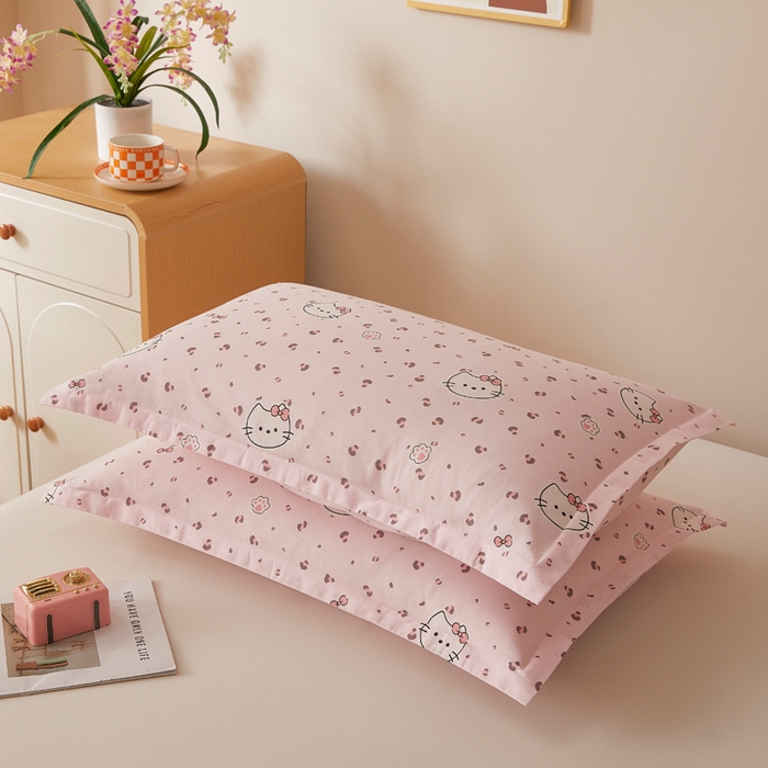 91家纺网 家纺一手货源 找家纺 翎盈家纺 2026新款卡通小清新全棉纯棉枕套成人学生儿童枕头套 凯蒂小姐-粉