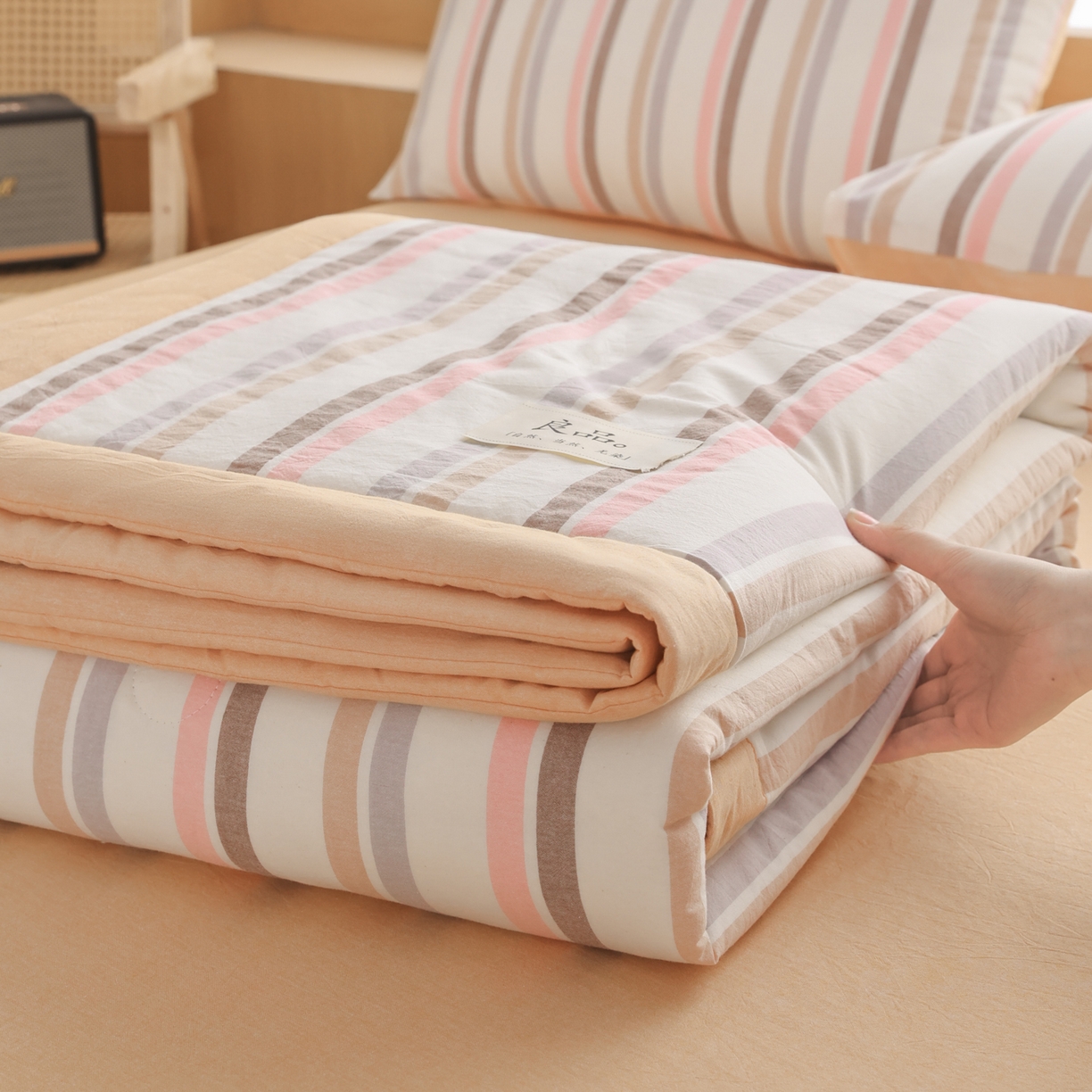 91家纺网 家纺一手货源 找家纺 （总）尊妙被业 2026全棉色织水洗全棉棉花夏被 被子被芯 夏被四件套（竖条款）