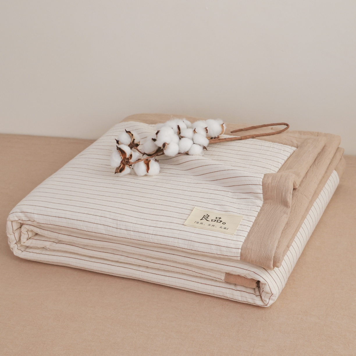 91家纺网 家纺一手货源 找家纺 尊妙被业 2026全棉色织水洗全棉棉花夏被 被子被芯 夏被四件套（竖条款） BG咖细条