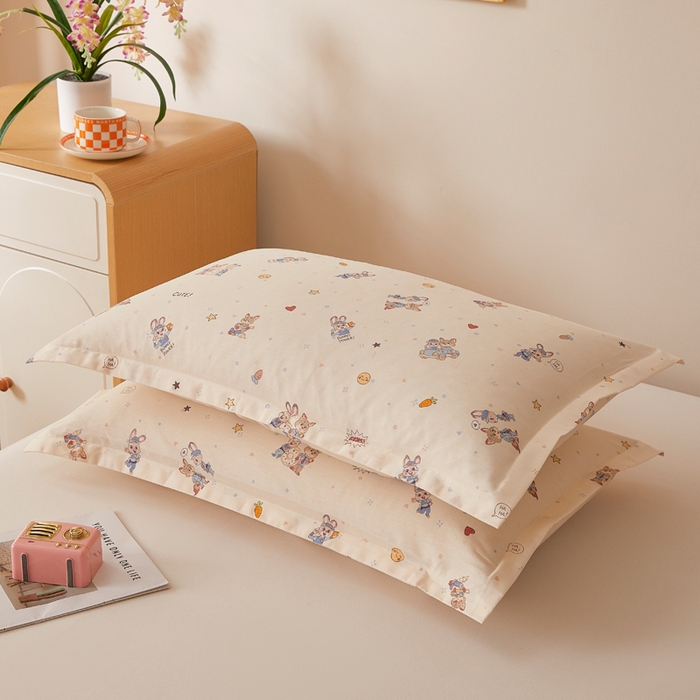 91家纺网 家纺一手货源 找家纺 翎盈家纺 2026新款卡通小清新全棉纯棉枕套成人学生儿童枕头套 疯狂世界