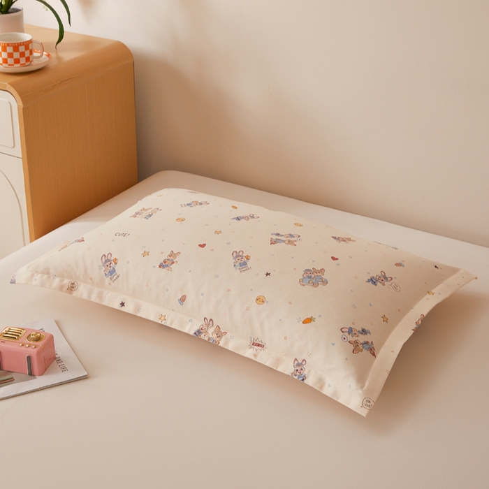 91家纺网 家纺一手货源 找家纺 翎盈家纺 2026新款卡通小清新全棉纯棉枕套成人学生儿童枕头套 疯狂世界