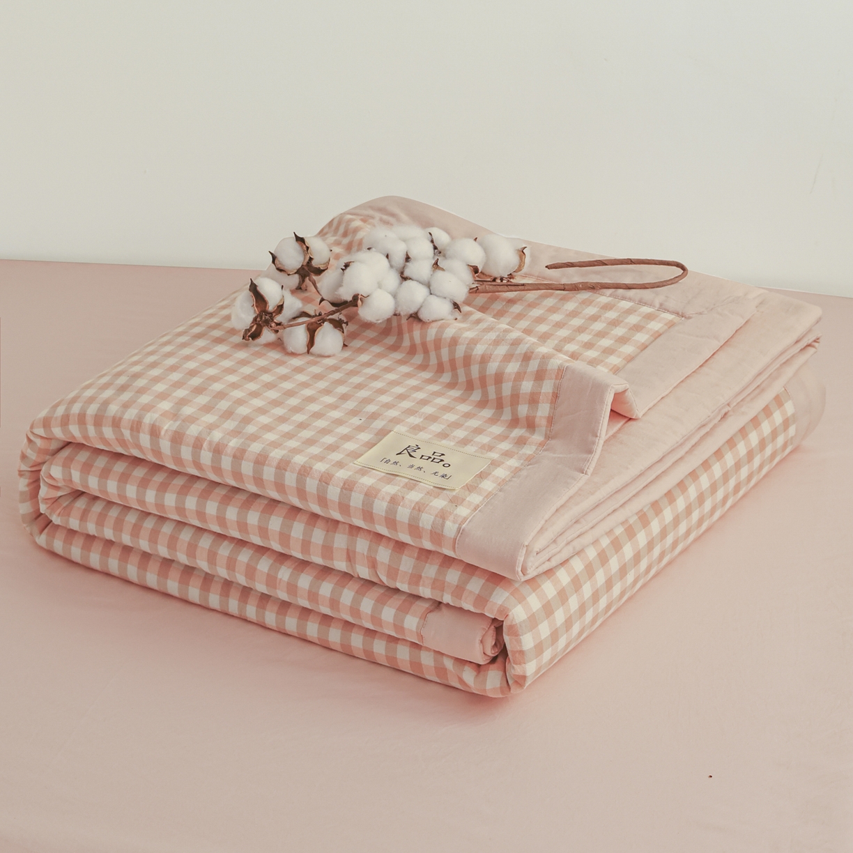 91家纺网 家纺一手货源 找家纺 尊妙被业 2026全棉色织水洗全棉棉花夏被 被子被芯 夏被四件套（格子款） 粉小格
