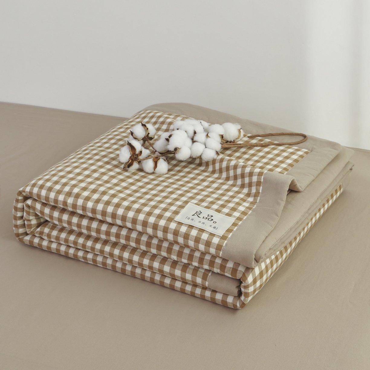 91家纺网 家纺一手货源 找家纺 尊妙被业 2026全棉色织水洗全棉棉花夏被 被子被芯 夏被四件套（格子款） 咖小格