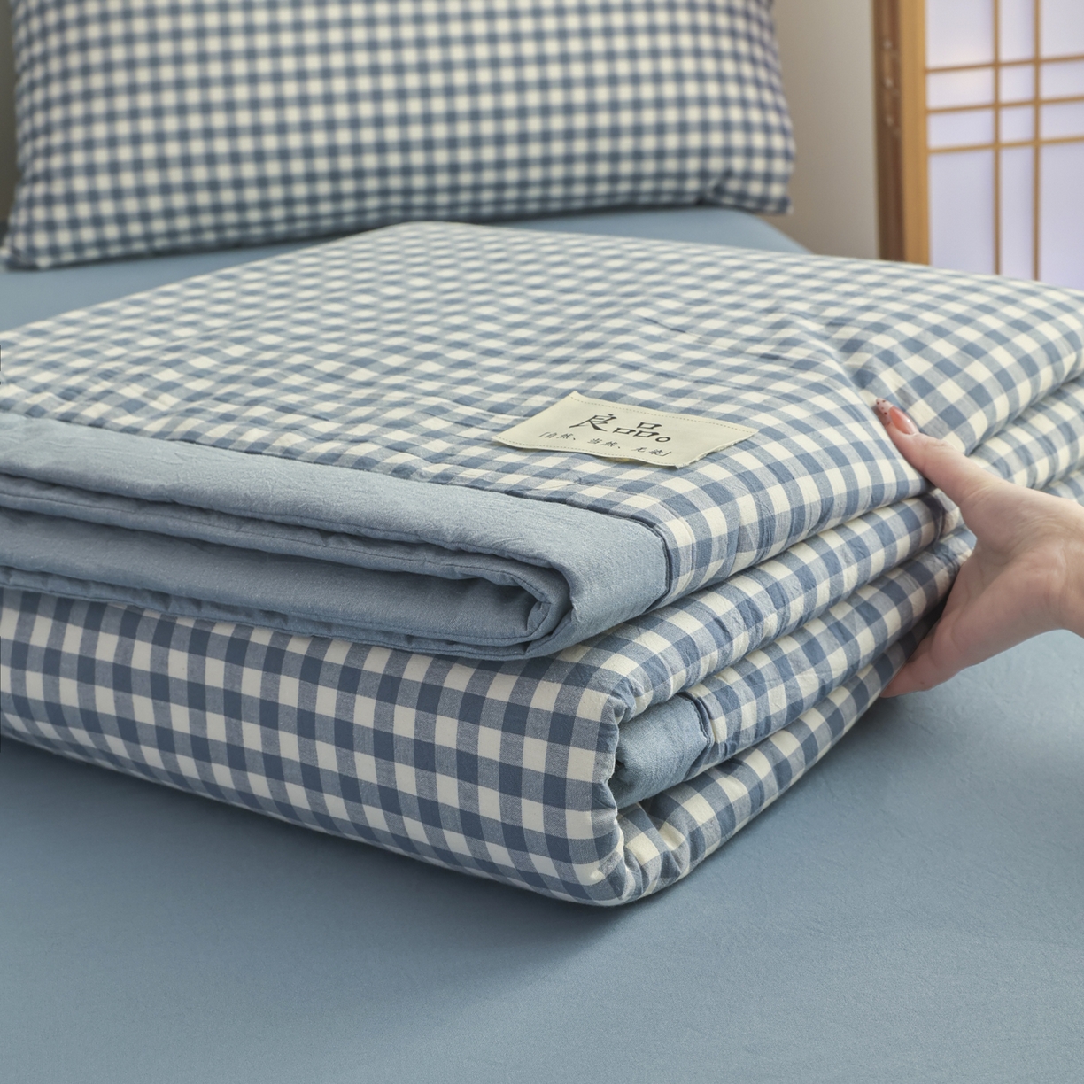91家纺网 家纺一手货源 找家纺 尊妙被业 2026全棉色织水洗全棉棉花夏被 被子被芯 夏被四件套（格子款） 蓝小格
