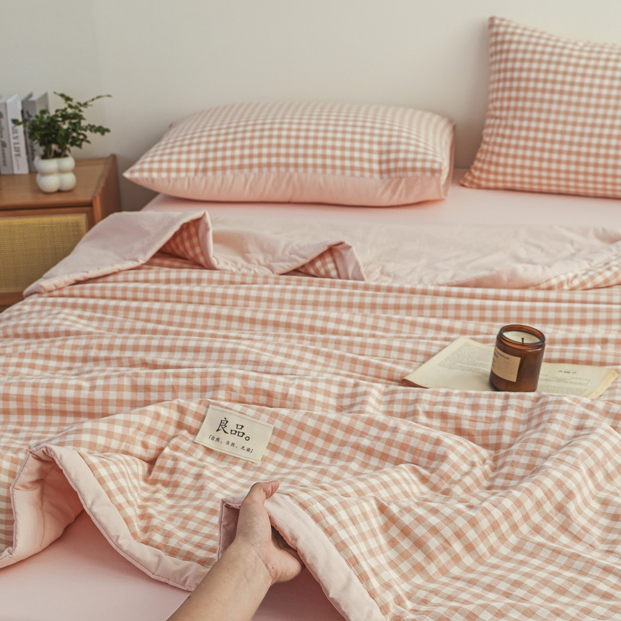 91家纺网 家纺一手货源 找家纺 尊妙被业 2026全棉色织水洗全棉棉花夏被 被子被芯 夏被四件套（格子款） 粉小格