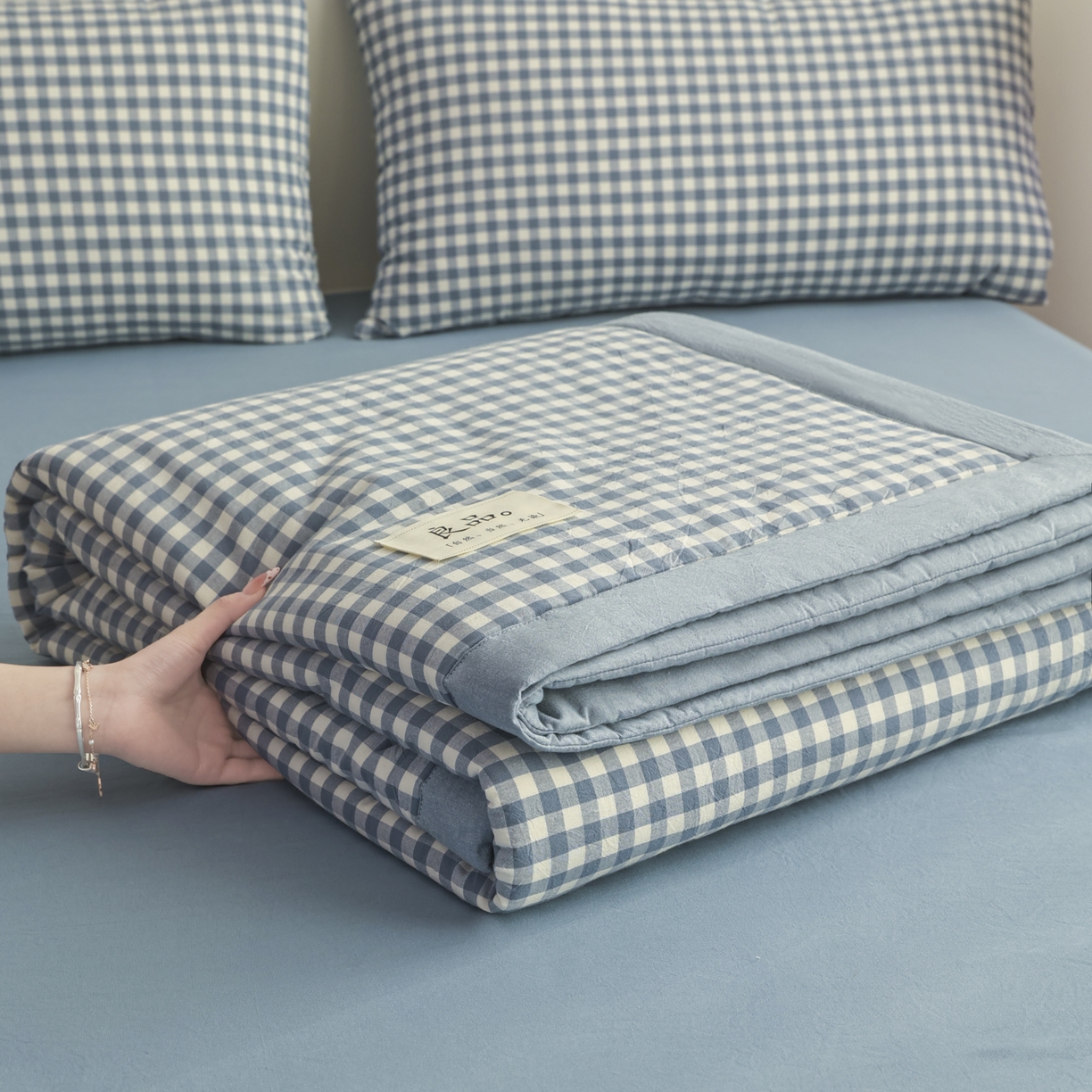 91家纺网 家纺一手货源 找家纺 尊妙被业 2026全棉色织水洗全棉棉花夏被 被子被芯 夏被四件套（格子款） 蓝小格
