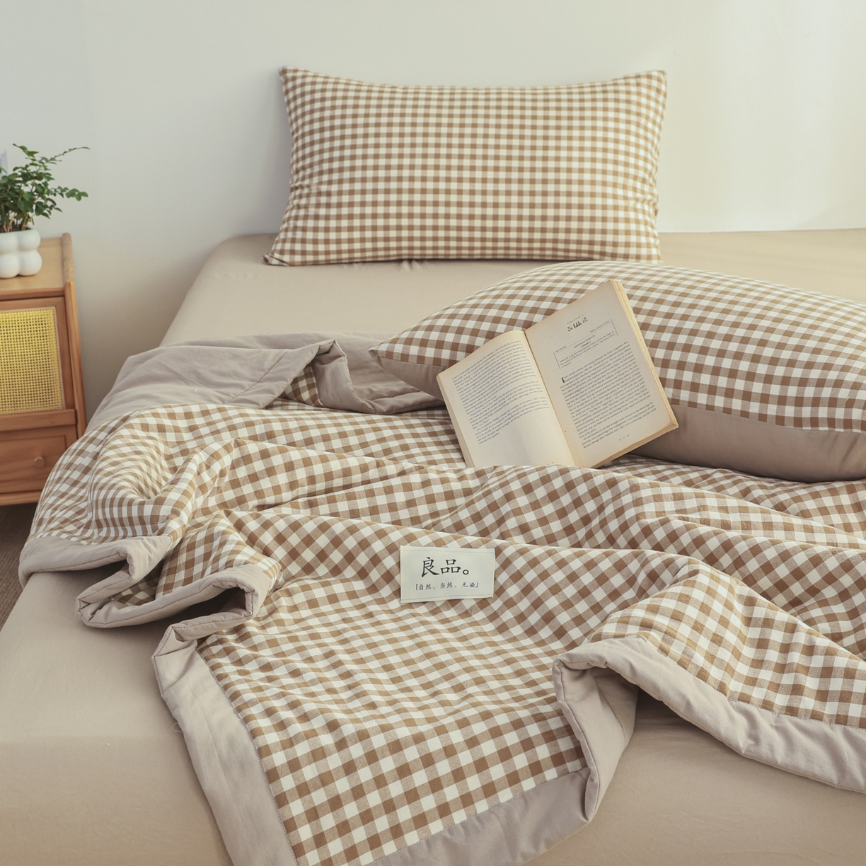 91家纺网 家纺一手货源 找家纺 尊妙被业 2026全棉色织水洗全棉棉花夏被 被子被芯 夏被四件套（格子款） 咖小格