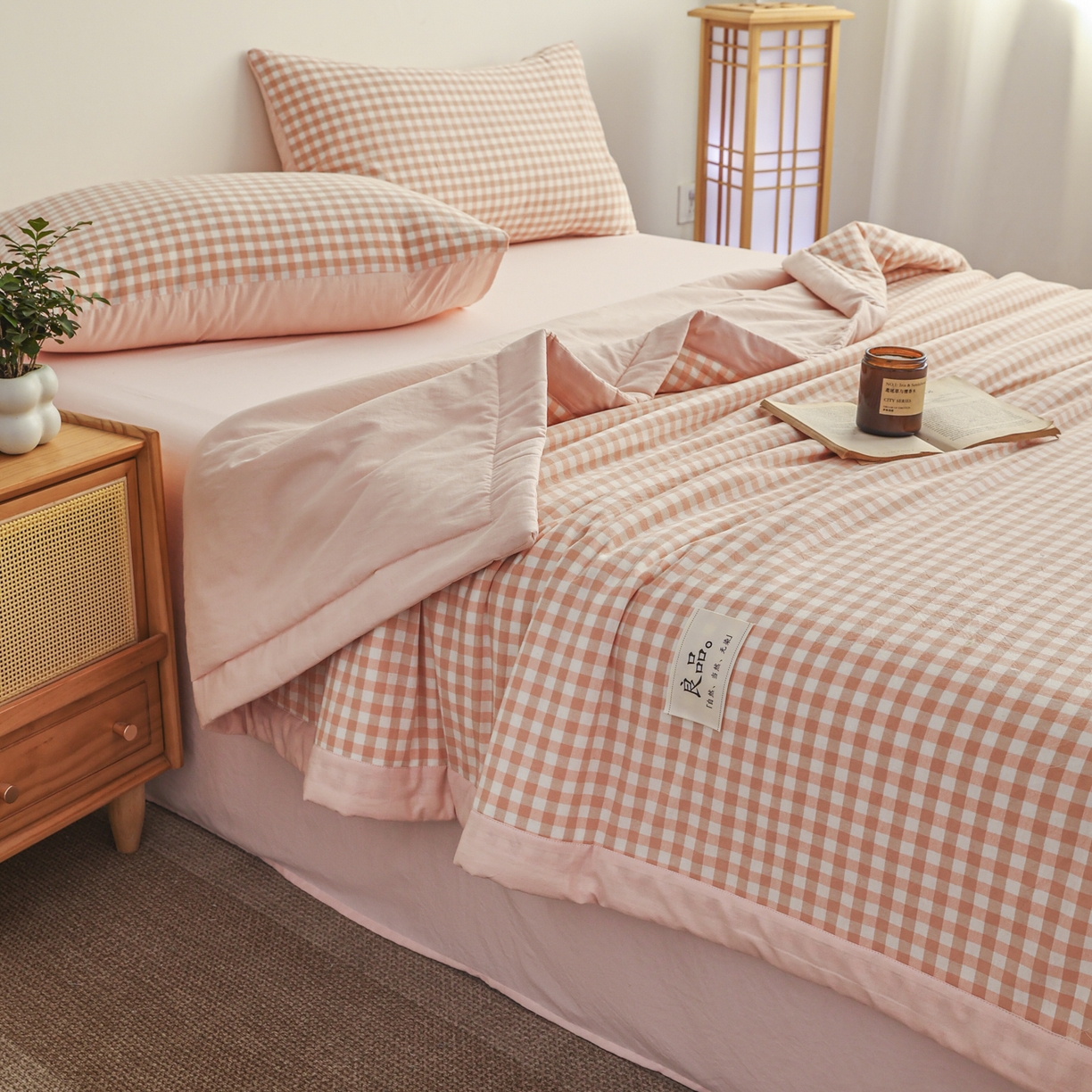 91家纺网 家纺一手货源 找家纺 尊妙被业 2026全棉色织水洗全棉棉花夏被 被子被芯 夏被四件套（格子款） 粉小格