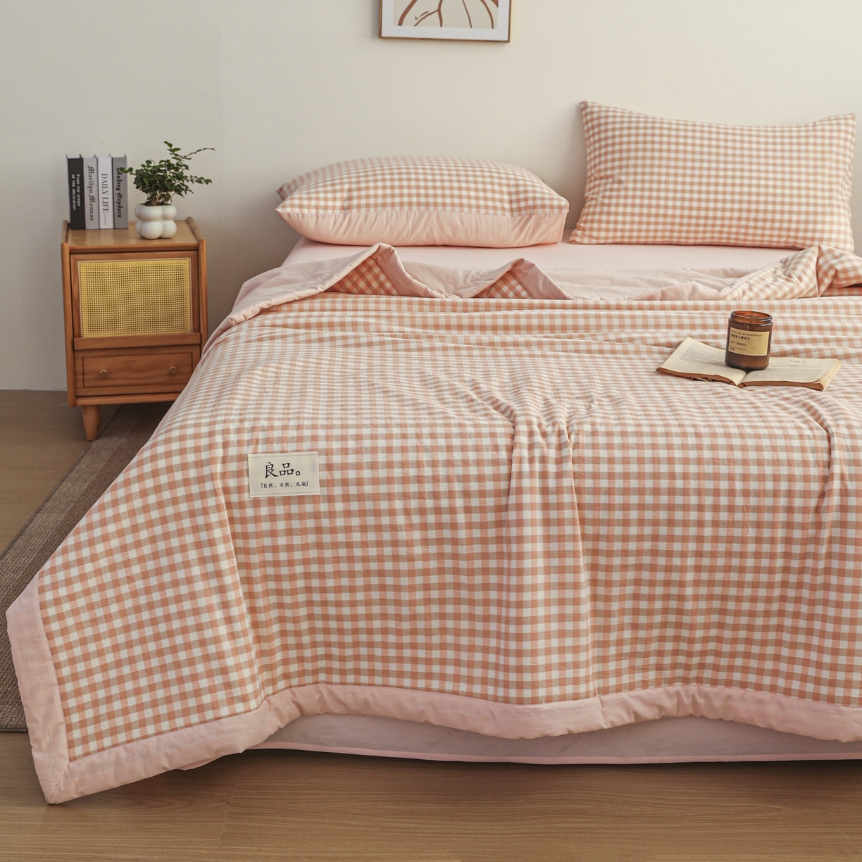 91家纺网 家纺一手货源 找家纺 尊妙被业 2026全棉色织水洗全棉棉花夏被 被子被芯 夏被四件套（格子款） 粉小格