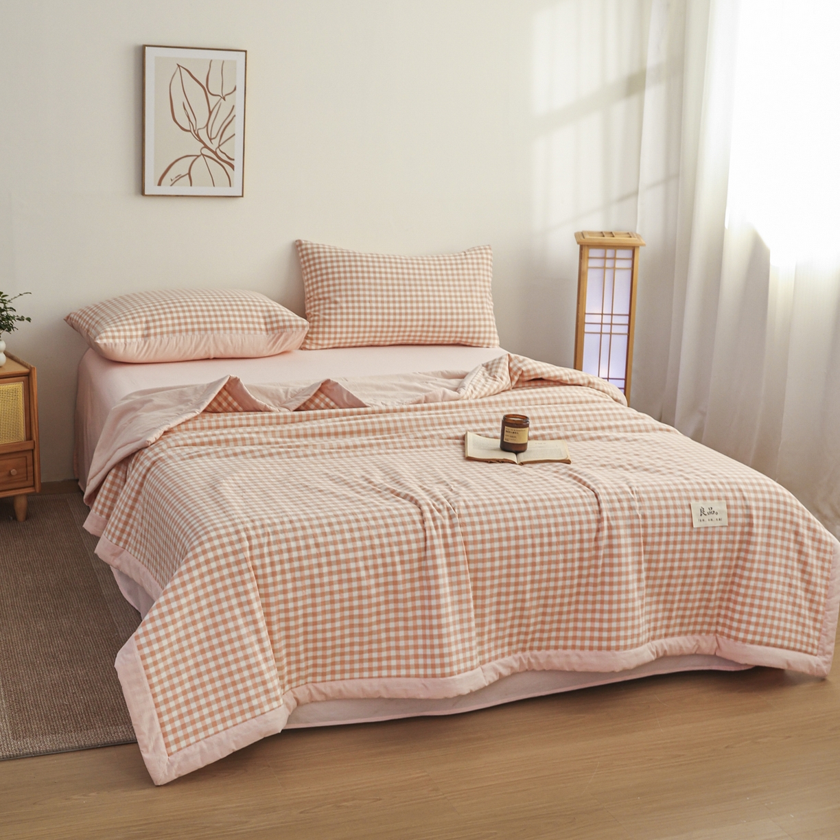 91家纺网 家纺一手货源 找家纺 尊妙被业 2026全棉色织水洗全棉棉花夏被 被子被芯 夏被四件套（格子款） 粉小格