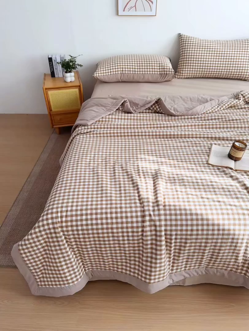 91家纺网 家纺一手货源 找家纺 尊妙被业 2026全棉色织水洗全棉棉花夏被 被子被芯 夏被四件套（格子款） 咖小格