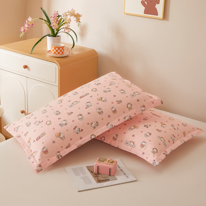 91家纺网 家纺一手货源 找家纺 翎盈家纺 2026新款卡通小清新全棉纯棉枕套成人学生儿童枕头套 凯蒂软糖-粉