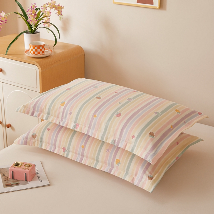 91家纺网 家纺一手货源 找家纺 翎盈家纺 2026新款卡通小清新全棉纯棉枕套成人学生儿童枕头套 五彩草莓