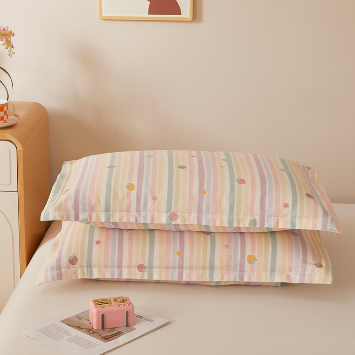 91家纺网 家纺一手货源 找家纺 翎盈家纺 2026新款卡通小清新全棉纯棉枕套成人学生儿童枕头套 五彩草莓