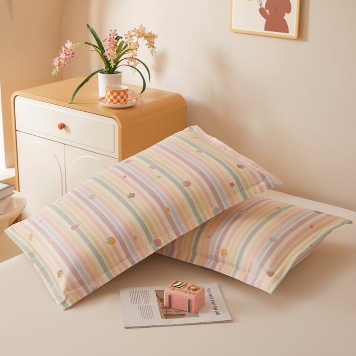 91家纺网 家纺一手货源 找家纺 翎盈家纺 2026新款卡通小清新全棉纯棉枕套成人学生儿童枕头套 五彩草莓