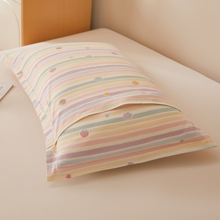 91家纺网 家纺一手货源 找家纺 翎盈家纺 2026新款卡通小清新全棉纯棉枕套成人学生儿童枕头套 五彩草莓