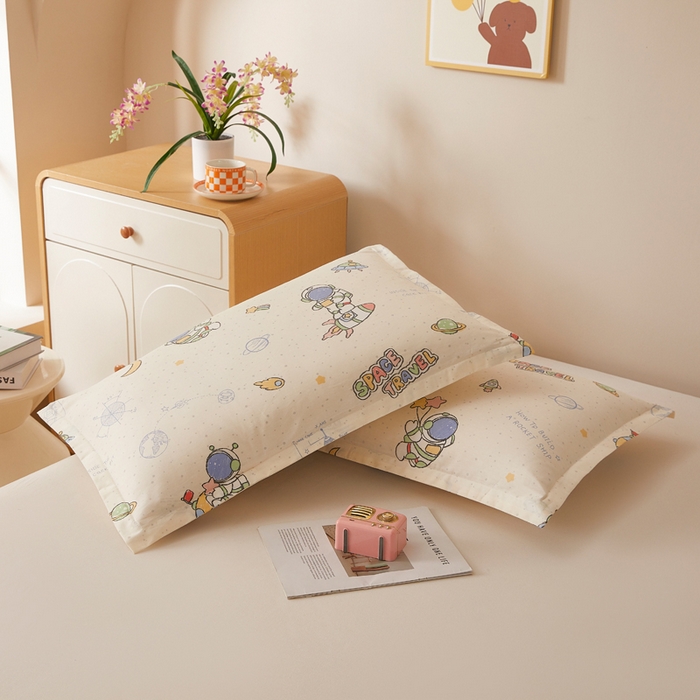 91家纺网 家纺一手货源 找家纺 翎盈家纺 2026新款卡通小清新全棉纯棉枕套成人学生儿童枕头套 星际仔仔