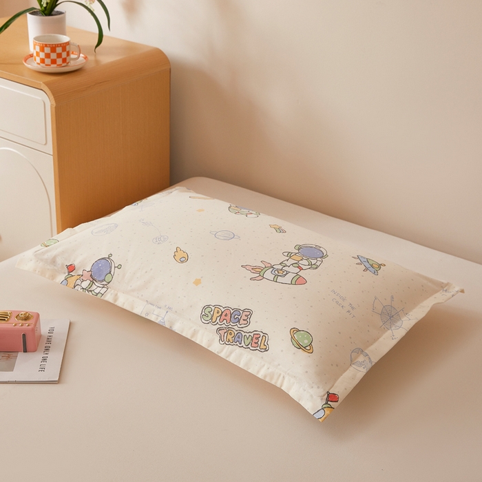 91家纺网 家纺一手货源 找家纺 翎盈家纺 2026新款卡通小清新全棉纯棉枕套成人学生儿童枕头套 星际仔仔