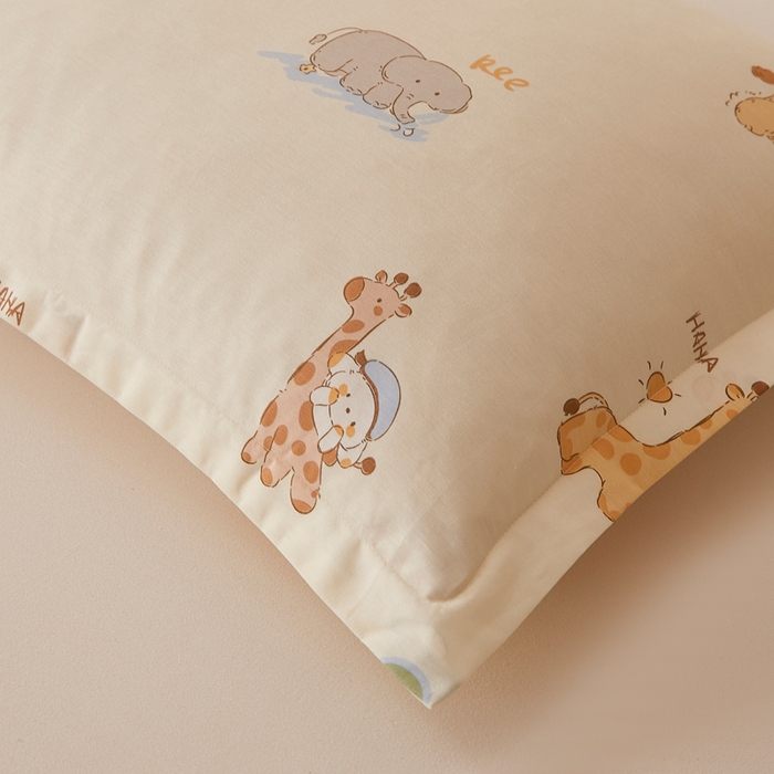 91家纺网 家纺一手货源 找家纺 翎盈家纺 2026新款卡通小清新全棉纯棉枕套成人学生儿童枕头套 游乐园