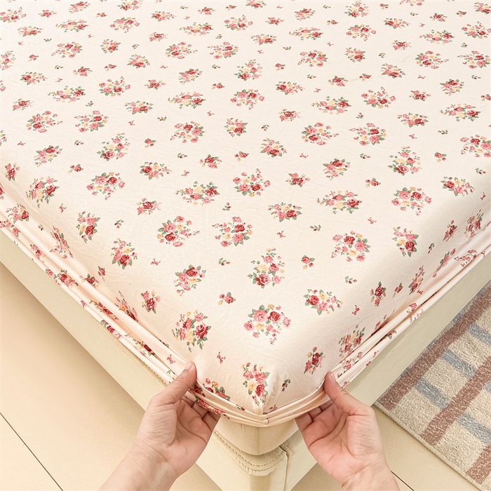 91家纺网 家纺一手货源 找家纺 梦舒羽 2026新款A类云朵棉亲肤四季款床笠席梦思床罩全包床单三件套 粉黛花园