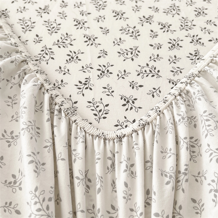 91家纺网 家纺一手货源 找家纺 梦舒羽 2026新款A类云朵棉亲肤四季款床笠席梦思床罩全包床单三件套 花间迷离