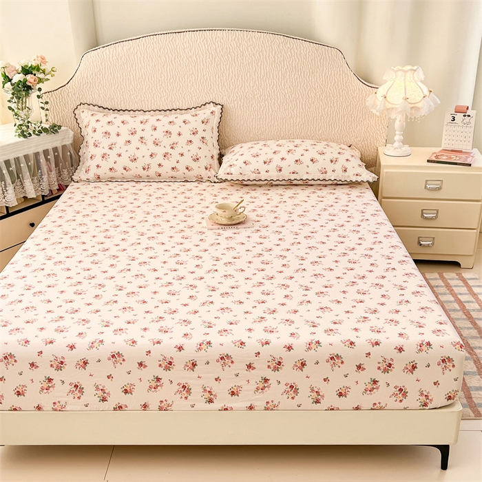 91家纺网 家纺一手货源 找家纺 梦舒羽 2026新款A类云朵棉亲肤四季款床笠席梦思床罩全包床单三件套 粉黛花园
