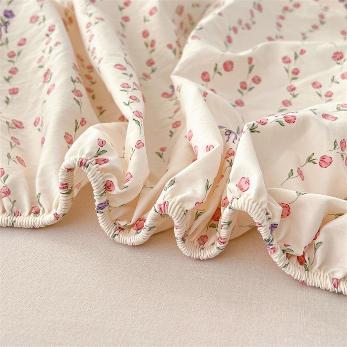 91家纺网 家纺一手货源 找家纺 梦舒羽 2026新款A类云朵棉亲肤四季款床笠席梦思床罩全包床单三件套 花漾甜心