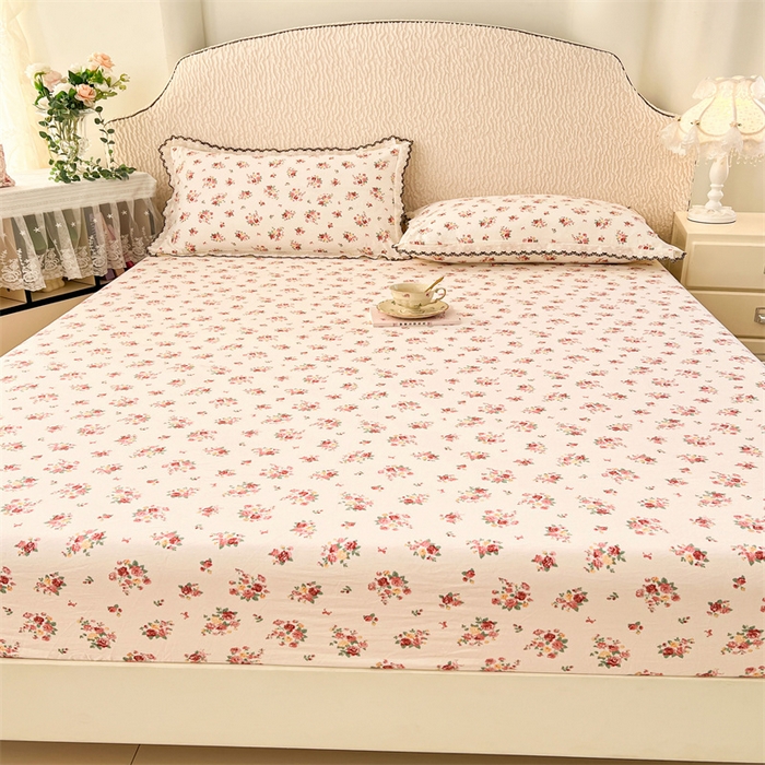 91家纺网 家纺一手货源 找家纺 梦舒羽 2026新款A类云朵棉亲肤四季款床笠席梦思床罩全包床单三件套 粉黛花园