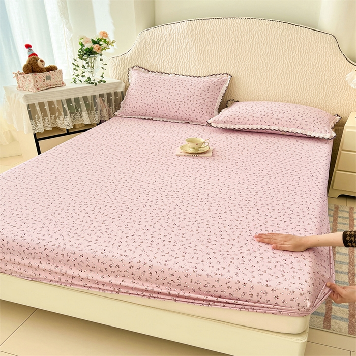 91家纺网 家纺一手货源 找家纺 梦舒羽 2026新款A类云朵棉亲肤四季款床笠席梦思床罩全包床单三件套 爱丽丝-粉