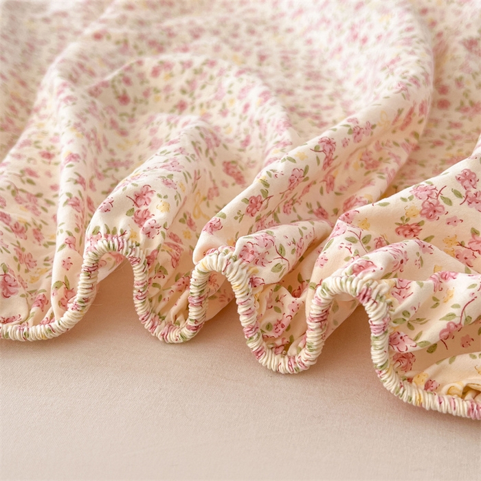 91家纺网 家纺一手货源 找家纺 梦舒羽 2026新款A类云朵棉亲肤四季款床笠席梦思床罩全包床单三件套 芊芊花海