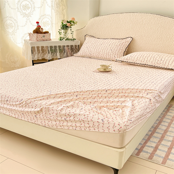 91家纺网 家纺一手货源 找家纺 梦舒羽 2026新款A类云朵棉亲肤四季款床笠席梦思床罩全包床单三件套 花漾甜心