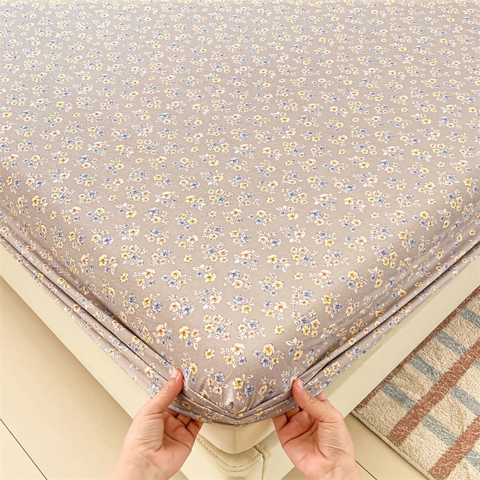 91家纺网 家纺一手货源 找家纺 梦舒羽 2026新款A类云朵棉亲肤四季款床笠席梦思床罩全包床单三件套 花无归期