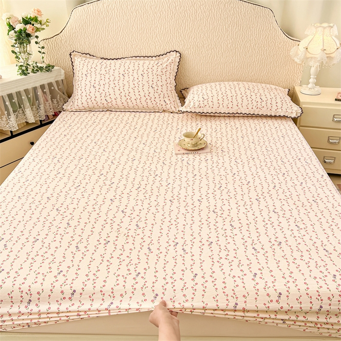 91家纺网 家纺一手货源 找家纺 梦舒羽 2026新款A类云朵棉亲肤四季款床笠席梦思床罩全包床单三件套 花漾甜心