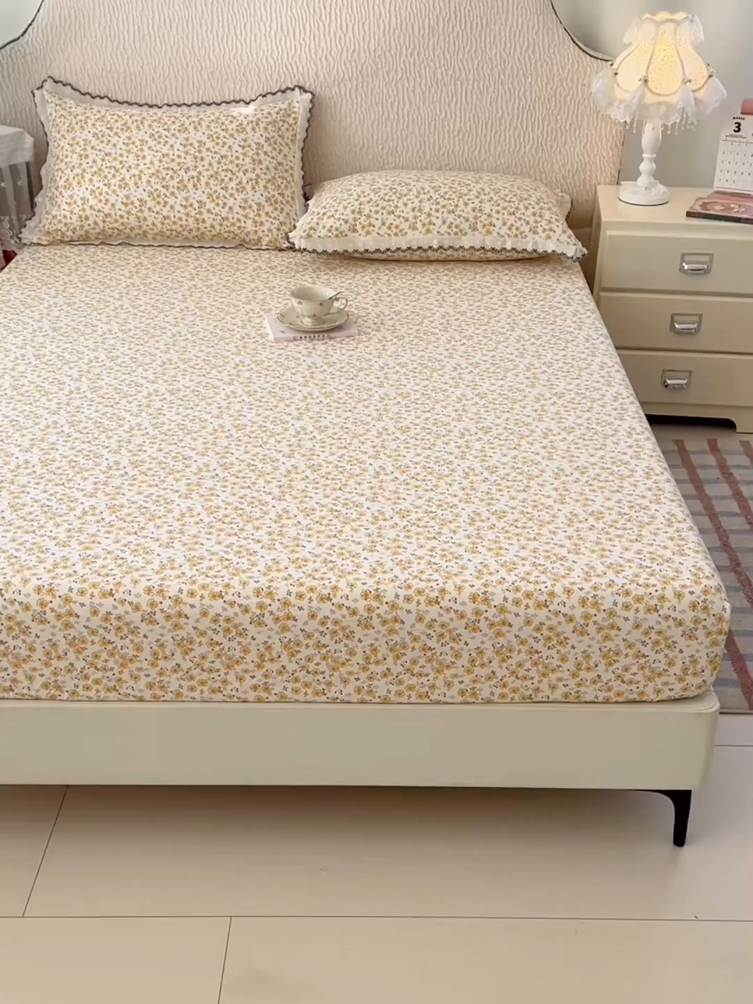91家纺网 家纺一手货源 找家纺 梦舒羽 2026新款A类云朵棉亲肤四季款床笠席梦思床罩全包床单三件套 春日暖阳