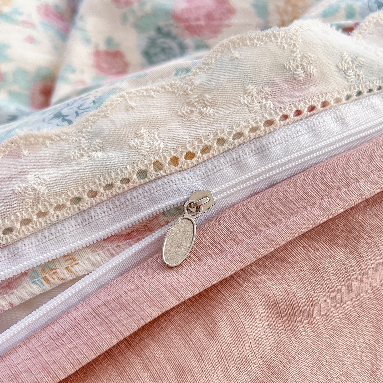 91家纺网 家纺一手货源 找家纺 （总）赫然家纺 2026新款云感皱皱双层纱法式镂空全棉花边款四件套