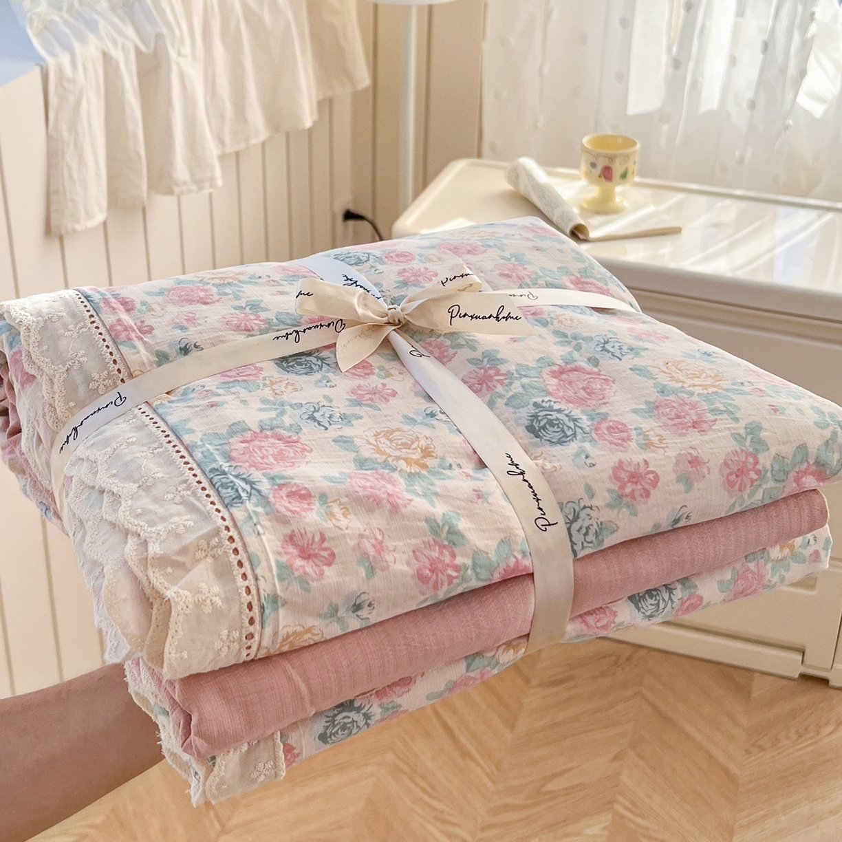 91家纺网 家纺一手货源 找家纺 （总）赫然家纺 2026新款云感皱皱双层纱法式镂空全棉花边款四件套