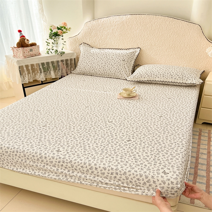 91家纺网 家纺一手货源 找家纺 圣比熊 2026新款A类云朵棉亲肤四季款床笠席梦思床罩全包床单三件套 花间迷离