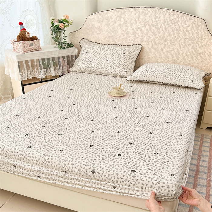 91家纺网 家纺一手货源 找家纺 圣比熊 2026新款A类云朵棉亲肤四季款床笠席梦思床罩全包床单三件套 花无意