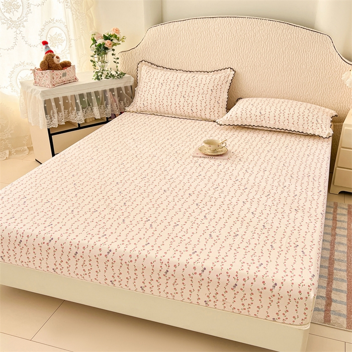 91家纺网 家纺一手货源 找家纺 圣比熊 2026新款A类云朵棉亲肤四季款床笠席梦思床罩全包床单三件套 花漾甜心