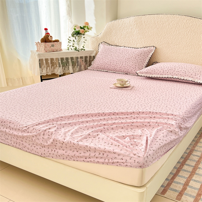 91家纺网 家纺一手货源 找家纺 圣比熊 2026新款A类云朵棉亲肤四季款床笠席梦思床罩全包床单三件套 爱丽丝-粉