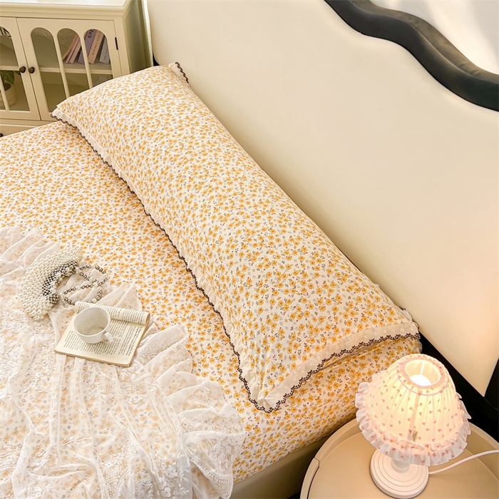 91家纺网 家纺一手货源 找家纺 梦舒羽 2026新款A类云朵棉蕾丝花边枕套宿舍情侣双人加长枕芯内胆套 春日暖阳（单层蕾丝花边）