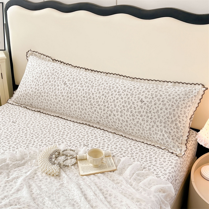 91家纺网 家纺一手货源 找家纺 梦舒羽 2026新款A类云朵棉蕾丝花边枕套宿舍情侣双人加长枕芯内胆套 花间迷离（单层蕾丝花边）