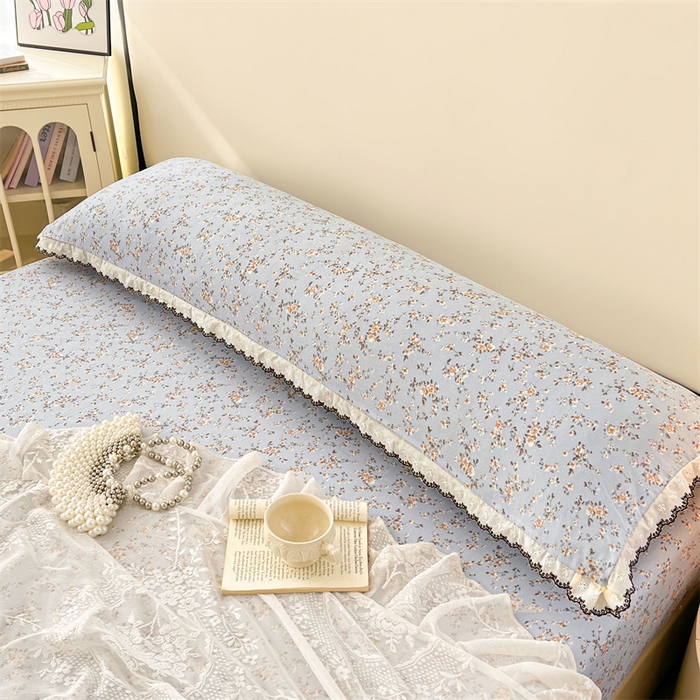 91家纺网 家纺一手货源 找家纺 梦舒羽 2026新款A类云朵棉蕾丝花边枕套宿舍情侣双人加长枕芯内胆套 兰亭序-蓝（单层蕾丝花边）