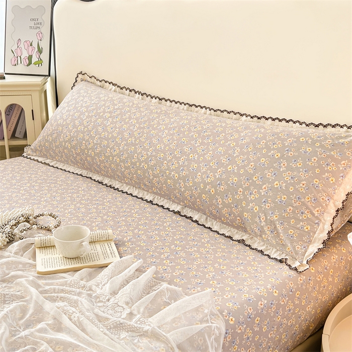 91家纺网 家纺一手货源 找家纺 梦舒羽 2026新款A类云朵棉蕾丝花边枕套宿舍情侣双人加长枕芯内胆套 花无归期（单层蕾丝花边）