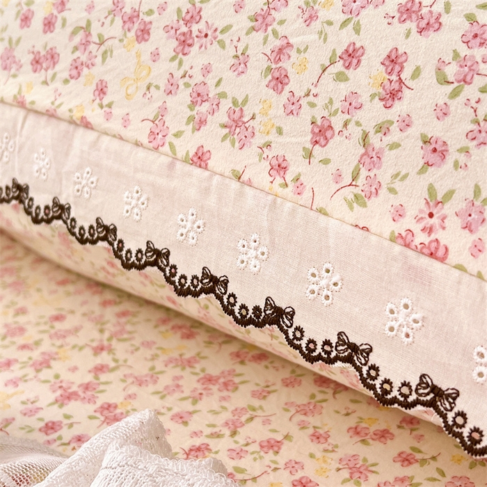 91家纺网 家纺一手货源 找家纺 梦舒羽 2026新款A类云朵棉蕾丝花边枕套宿舍情侣双人加长枕芯内胆套 芊芊花海（单层蕾丝花边）